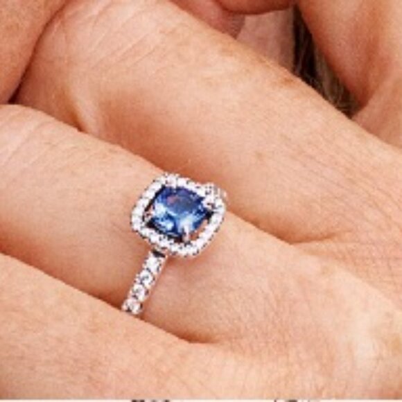 PANDORA Sparkling square blue halo ring - Size 9 - Picture 1 of 3